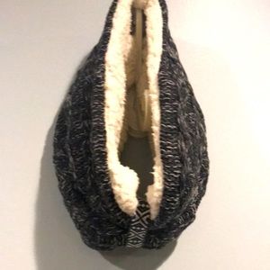 NWT BearPaw Sherpa Lined Neck Scarf One Size